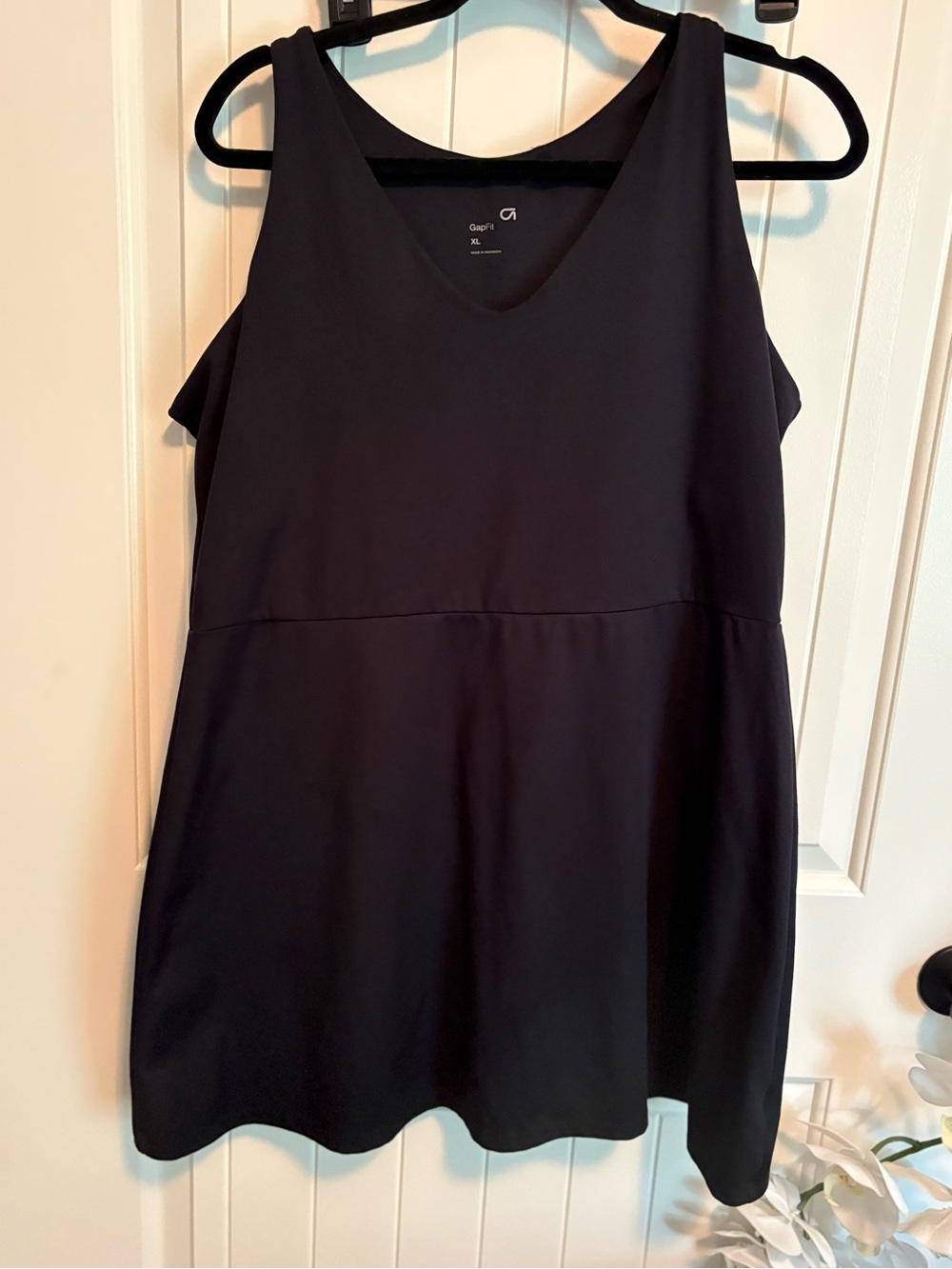 GAP Black V-Neck Short Sleeve Active Dress